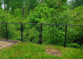 Quebec fencing contractor Clôture Therrien Inc.