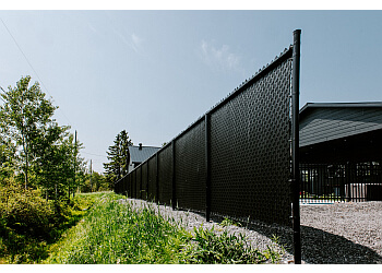 Saguenay fencing contractor Clôtures Clermont Inc.