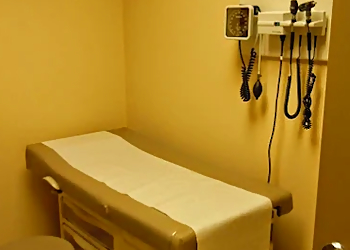 College Square Medical Centre - Ottawa, ON Walk-In Medical Clinics - Treatment Room Image