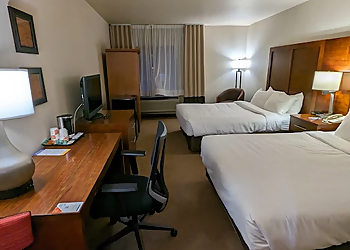Comfort Inn & Suites - Shawinigan, QC Hotels - Hotel Room Image