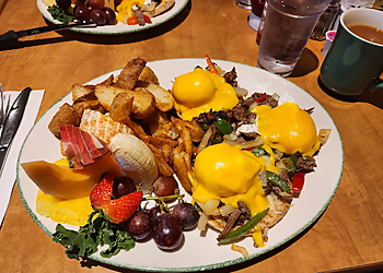 Vancouver Restaurant Servant le Petit-Déjeuner Cora Breakfast and Lunch Vancouver