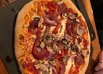 Ottawa pizza place Crust & Crate Fast Fired Pizza Pub