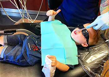 Airdrie Dentistes Dr. James Yue - MAIN STREET DENTAL