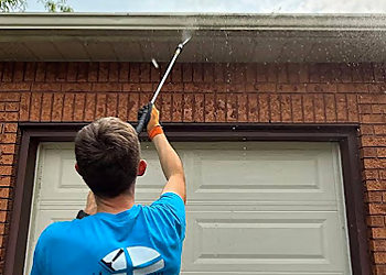 Mississauga gutter cleaner DT Cleaning