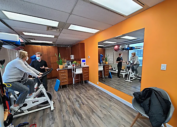 Dana Ranahan, B.Sc, B.Sc PT, FCAMT, CGIMS - BODY WORKS SPORTS PHYSIOTHERAPY - North Vancouver, BC Physiothérapie - Clinic Interior Image