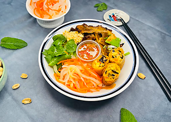 Drummondville vietnamese restaurant Danh Pham Cuisine Vietnamienne