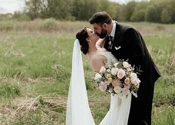 Oakville wedding photographer Darby Mitchell