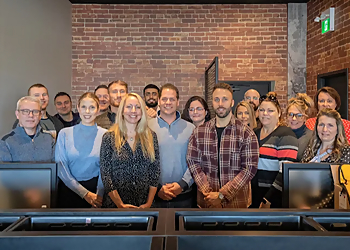 Davids & DeLaat Real Estate Agents - St Catharines, ON Agents Immobiliers - Corporate Meeting Image