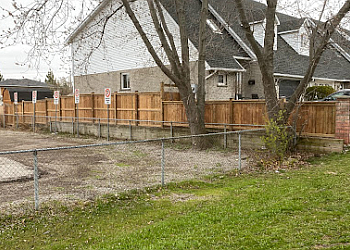 Burlington fencing contractor Davis Fences