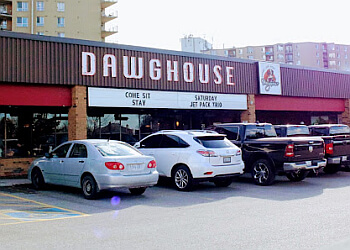 London Bars Sportifs Dawghouse Pub and Eatery