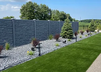 Windsor fencing contractor Decks and Fences by Ryan