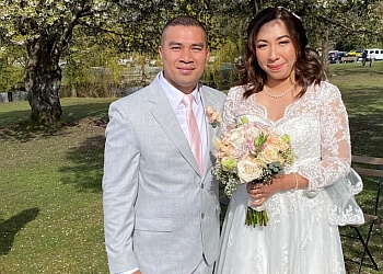 Surrey wedding officiant Designer Ceremonies