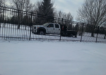 Medicine Hat fencing contractor Diamond Link Fencing Inc.