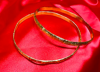 Dinatis Jewelry Dinatis Jewelry - Aurora, ON Bijouteries - Bangle Display Image