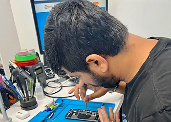 Direct Cell Cambridge - Cambridge, ON Cell Phone Repair - Work Image