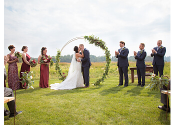 3 Best Wedding Photographers in Grande Prairie, AB - Expert Recommendations