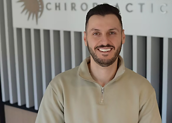 Vaughan chiropractor Dr. Adam Sisti, DC - VIBRANT LIFE CHIROPRACTIC
