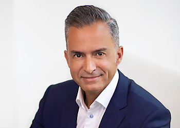 Dr. Ali Akhavan, DC - GRANDE CHIROPRACTIC Dr. Ali Akhavan, DC - GRANDE CHIROPRACTIC - North Vancouver, BC Chiropractors - Doctor Portrait Image