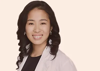 Dr. Angela Chen - ANGELA CHEN CLINIQUE PODIATRIQUE Dr. Angela Chen - ANGELA CHEN CLINIQUE PODIATRIQUE - Montreal, QC Podiatrists - Doctor Portrait Image
