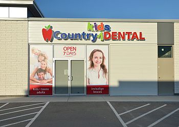 Cambridge dentist Dr. Annie Wang - COUNTRY DENTAL