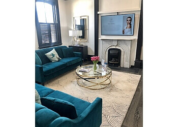 London plastic surgeon Dr. Arjang Yazdani - YAZDANI AESTHETICS