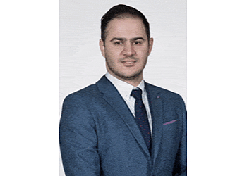 Vaughan cosmetic dentist Dr. Aryan Rezaeifar - WOODBRIDGE SMILE CENTRE