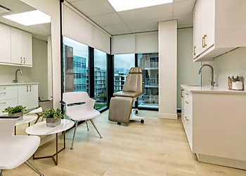 Vancouver plastic surgeon Dr. Ashley Tregaskiss - PACIFIC PLASTIC SURGERY