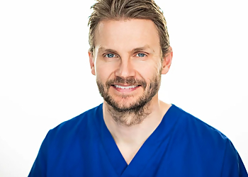 Vancouver plastic surgeon Dr. Ashley Tregaskiss - PACIFIC PLASTIC SURGERY