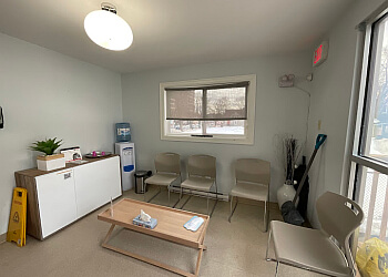 Halifax Dentistes Enfants Dr. Atima Kamra - ROBIE STREET DENTAL CENTRE