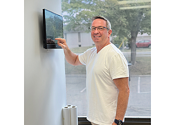 Burlington chiropractor Dr. Brad Deakin, DC - LIFE LOUNGE CHIROPRACTIC AND HEALTH CENTER 