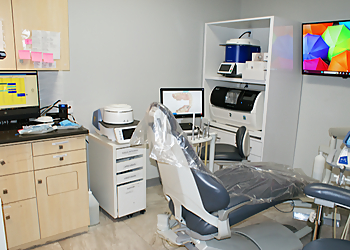 Ottawa cosmetic dentist Dr. Carlyle Louis - INOVA DENTAL