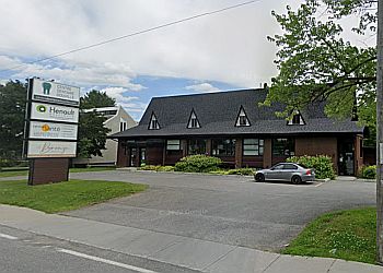 Saint Hyacinthe cosmetic dentist Dr. Caroline Jodoin - CENTER DENTAIRE DOUVILLE