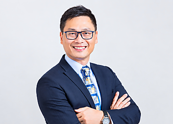 Dr. Cheng Lun Wang - PACIFICWEST DENTAL GROUP Dr. Cheng Lun Wang - PACIFICWEST DENTAL GROUP - Vancouver, BC Orthodontistes - Doctor Portrait Image