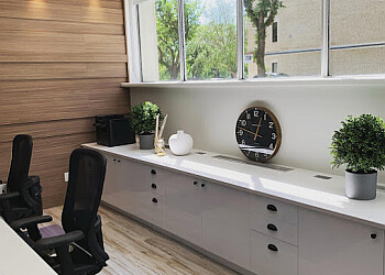 Saskatoon Chirurgien Plasticien Dr. Chris Thomson