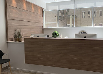 Saskatoon Chirurgien Plasticien Dr. Chris Thomson