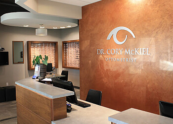 Thunder Bay Optométristes Pédiatriques Dr. Cory McKiel, OD - SUPERIOR VISION CENTRE