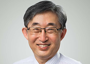 Dr. Dae-Won David Lee Dr. Dae-Won David Lee - North Vancouver, BC Endocrinologues - Doctor Portrait Image