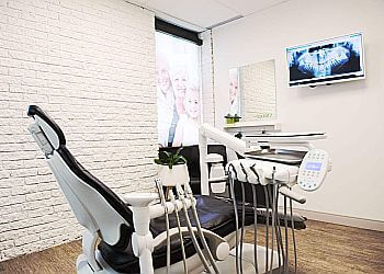 Saint Hyacinthe cosmetic dentist Dr. Daniel Cantin - SOINS DENTAIRES CAROLINE JODOIN & COMPLICES