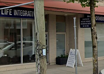 Vancouver chiropractor Dr. Daniel Zybutz, DC - LIFE INTEGRATIVE