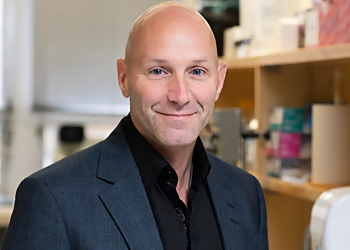 Dr. David Fortin - Sherbrooke, QC Neurochirurgiens - Doctor Portrait Image