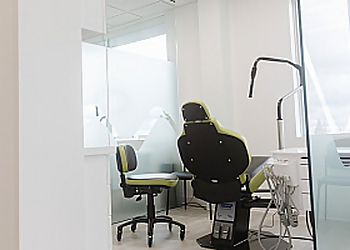 Dr. Dean Heinrichs - HEINRICHS ORTHODONTICS - Saskatoon, SK Orthodontistes - Treatment Room Image