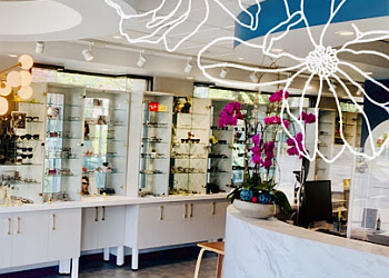 Vancouver optometrist Dr. Della Chow, OD - DELLA OPTIQUE