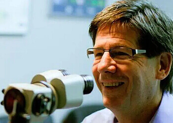 Medicine Hat Optométristes Dr. Doug Howes, OD - DOWNTOWN EYES VISION CLINIC