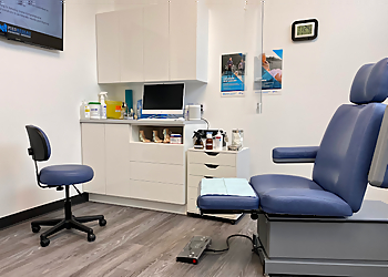 Dr. Elie Jr. Georges - PIEDRÉSEAU SAINTE-DOROTHÉE - Laval, QC Podiatrists - Treatment Room Image