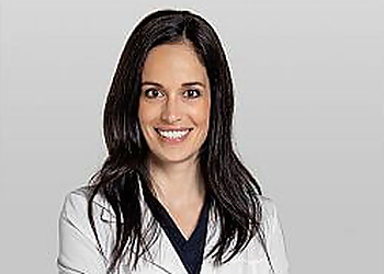 Dr. Elizabeth Pellerin - ASTRAGALE PODIATRIE - Drummondville, QC Podiatrists - Doctor Portrait Image
