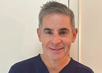 Dr. Eric Hirshberg Dr. Eric Hirshberg - Guelph, ON Urologues - Doctor Portrait Image