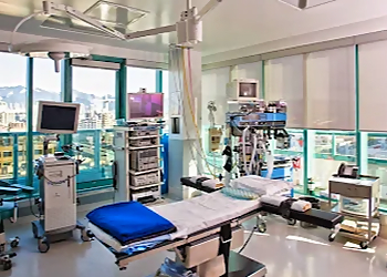 Vancouver plastic surgeon Dr. Eric Pugash