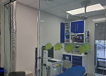 Dr. Eugene Kholov - ORTHODONTICALLY YOURS Dr. Eugene Kholov - ORTHODONTICALLY YOURS - Mississauga, ON Orthodontistes - Treatment Room Image