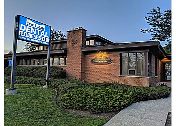 Guelph Dentistes Dr. Farhan Ahmad - SCOTTSDALE DENTAL CENTRE