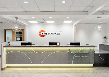 Calgary Optométristes Dr. Farrah Sunderji, OD - EYEDEOLOGY OPTOMETRY CALGARY